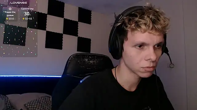 Snapshot of bryamado69 chatting on 17, 10, 2025 bryamado69 online show from 17, 10, 2025