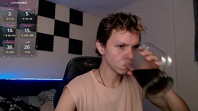 Snapshot of bryamado69 chatting on 18, 10, 2025 bryamado69 online show from 18, 10, 2025