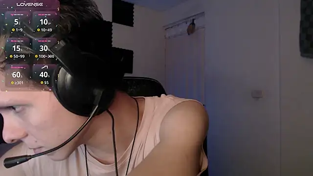 Snapshot of bryamado69 chatting on 21, 10, 2025 bryamado69 online show from 21, 10, 2025