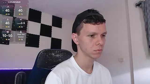 Snapshot of bryamado69 chatting on 12, 11, 2025 bryamado69 online show from 12, 11, 2025