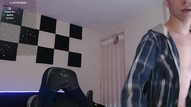 Snapshot of bryamado69 chatting on 13, 11, 2025 bryamado69 online show from 13, 11, 2025