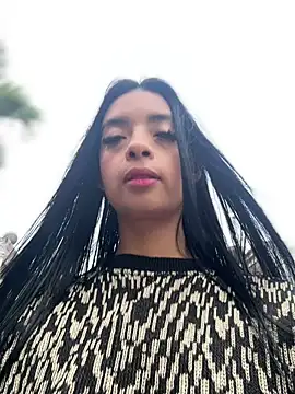 Laura fernandezII online show from 23, 2, 2025