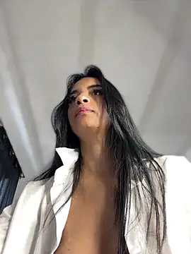 Laura fernandezII online show from 25, 2, 2025