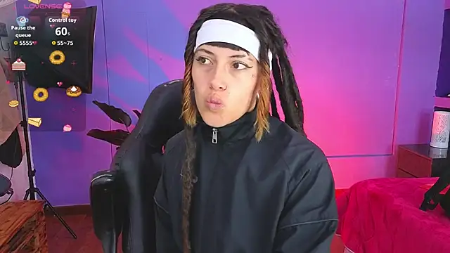 Snapshot of _sharlotte777 chatting on 21, 10, 2025 sharlotte777 online show from 21, 10, 2025