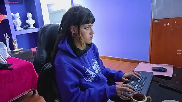 Snapshot of _sharlotte777 chatting on 5, 11, 2025 sharlotte777 online show from 5, 11, 2025