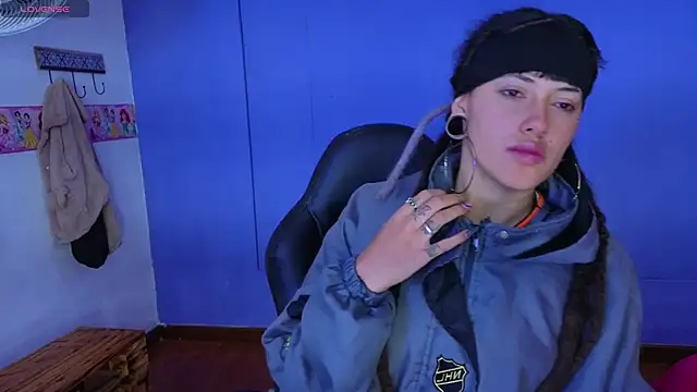 Snapshot of _sharlotte777 chatting on 12, 11, 2025 sharlotte777 online show from 12, 11, 2025