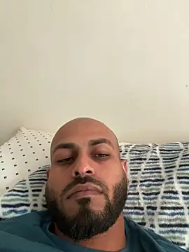 Snapshot of islandvybee55 chatting on 15, 2, 2025 islandvybee55 online show from 15, 2, 2025