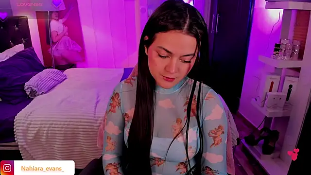 Snapshot of NahiaraEvans_ chatting on 10, 10, 2025 NahiaraEvans online show from 10, 10, 2025