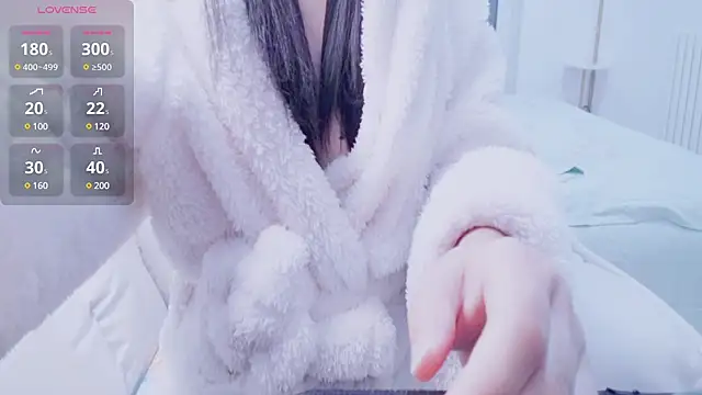 Snapshot of CN-Lily chatting on 6, 3, 2025 CN-Lily online show from 6, 3, 2025