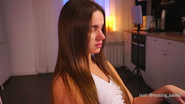 Snapshot of aesthetics__tease chatting on 4, 2, 2025 aesthetics tease online show from 4, 2, 2025