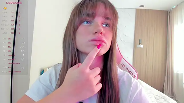 Snapshot of aesthetics__tease chatting on 20, 10, 2025 aesthetics tease online show from 20, 10, 2025