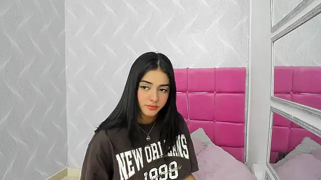 Snapshot of natalia_aguirre1 chatting on 2, 2, 2025 natalia aguirre1 online show from 2, 2, 2025