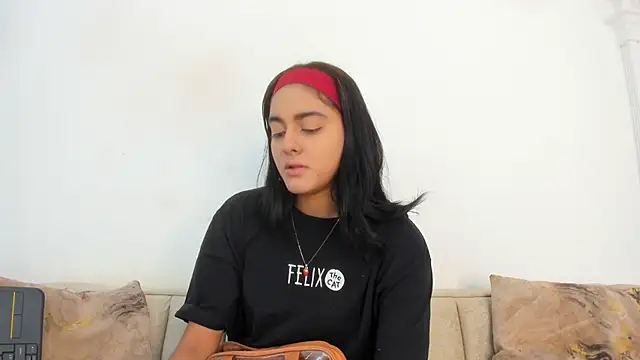 Snapshot of natalia_aguirre1 chatting on 14, 10, 2025 natalia aguirre1 online show from 14, 10, 2025