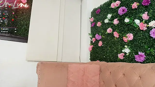 Snapshot of natalia_aguirre1 chatting on 9, 11, 2025 natalia aguirre1 online show from 9, 11, 2025