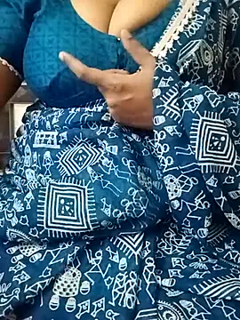 Snapshot of MONA_DARLING31 chatting on 22, 9, 2025 MONA DARLING31 online show from 22, 9, 2025