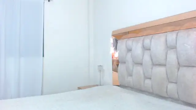 lolaperrys online show from 23, 12, 2024