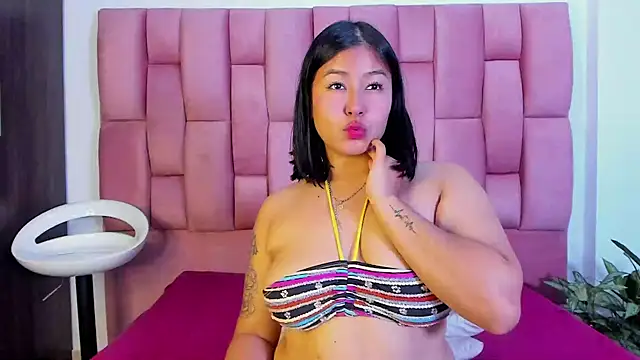 Snapshot of EmmaRossem chatting on 10, 1, 2025 EmmaRossem online show from 10, 1, 2025