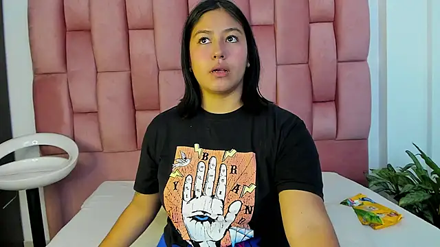 Snapshot of EmmaRossem chatting on 11, 1, 2025 EmmaRossem online show from 11, 1, 2025