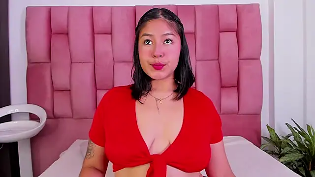 Snapshot of EmmaRossem chatting on 12, 1, 2025 EmmaRossem online show from 12, 1, 2025