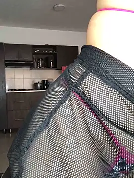 Snapshot of EmmaRossem chatting on 31, 10, 2025 EmmaRossem online show from 31, 10, 2025