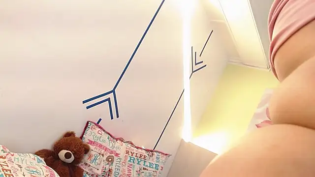 Snapshot of EsmeraldaSantoss chatting on 29, 1, 2025 EsmeraldaSantoss online show from 29, 1, 2025