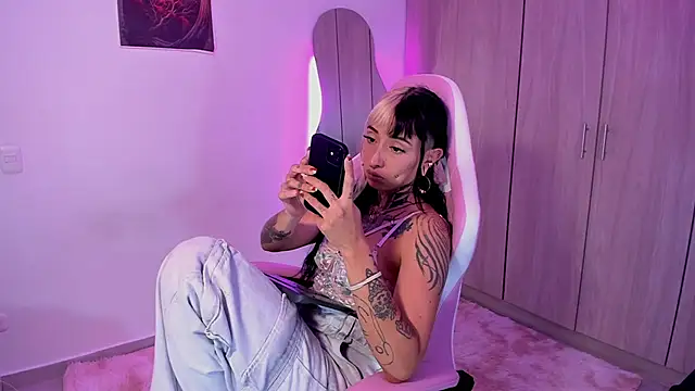 HollyHudsonn online show from 14, 3, 2025