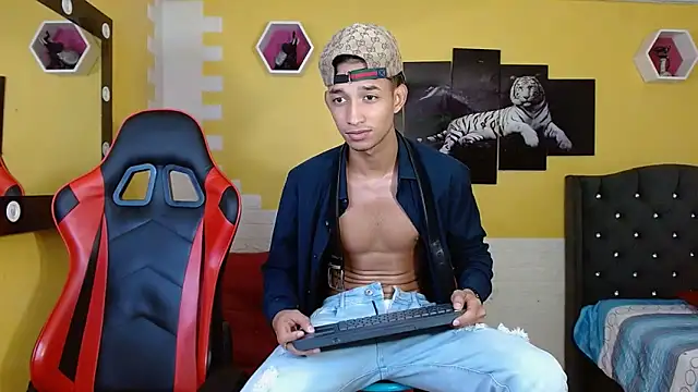 Snapshot of jose_sexycumm chatting on 2, 10, 2025 jose sexycumm online show from 2, 10, 2025