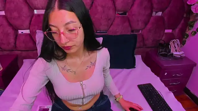 Snapshot of Katty_Queen chatting on 10, 4, 2026 Katty Queen online show from 10, 4, 2026