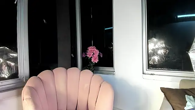 Snapshot of Megan_Lim chatting on 15, 12, 2024 Megan Lim online show from 15, 12, 2024