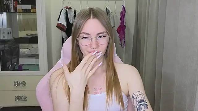 littlevildevil online show from 28, 1, 2025