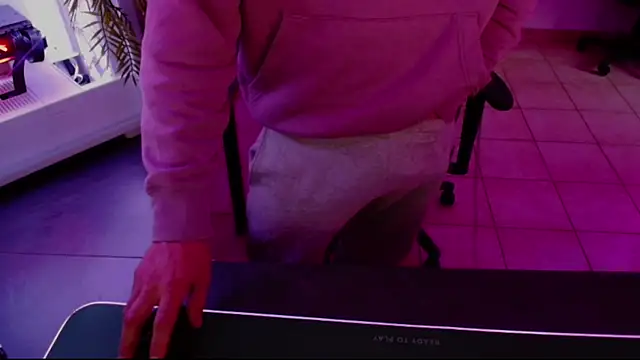 Snapshot of Vlad230323 chatting on 4, 1, 2025 Vlad230323 online show from 4, 1, 2025