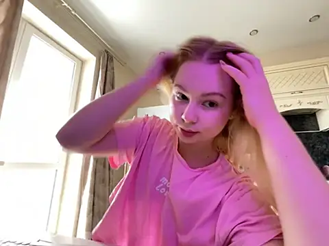 Snapshot of baby_lianaa chatting on 13, 10, 2025 baby lianaa online show from 13, 10, 2025