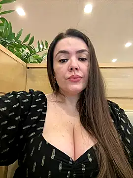 Sophie Eaton online show from 11, 11, 2025