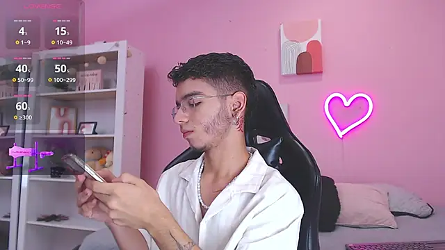 Ian Castillo  online show from 23, 1, 2025