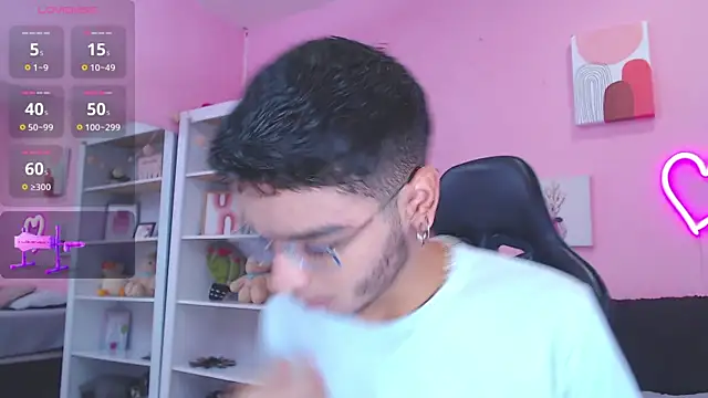 Ian Castillo  online show from 4, 2, 2025