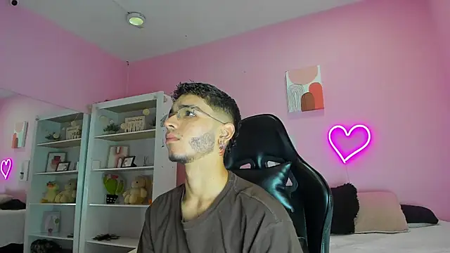 Ian Castillo  online show from 21, 2, 2025