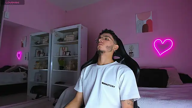 Ian Castillo  online show from 25, 2, 2025