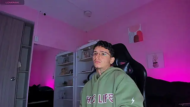 Ian Castillo  online show from 9, 10, 2025