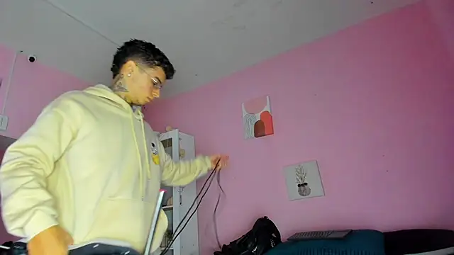 Ian Castillo  online show from 24, 10, 2025