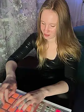 Snapshot of saint_cat25 chatting on 11, 5, 2026 saint cat25 online show from 11, 5, 2026