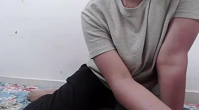 ANANYA-TIWARI online show from 5, 2, 2025