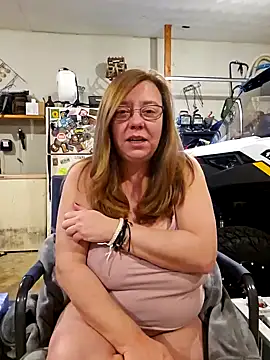 Snapshot of MsShelby40 chatting on 2, 1, 2025 MsShelby40 online show from 2, 1, 2025