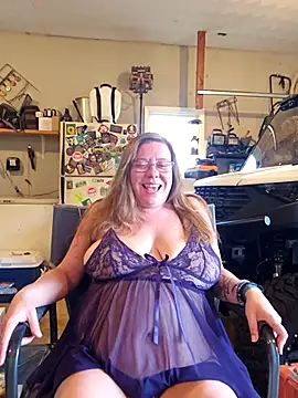 Snapshot of MsShelby40 chatting on 10, 9, 2025 MsShelby40 online show from 10, 9, 2025