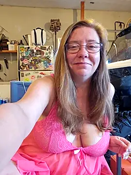 Snapshot of MsShelby40 chatting on 12, 9, 2025 MsShelby40 online show from 12, 9, 2025