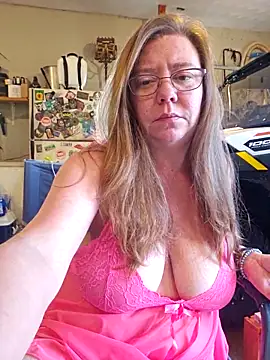 Snapshot of MsShelby40 chatting on 25, 9, 2025 MsShelby40 online show from 25, 9, 2025