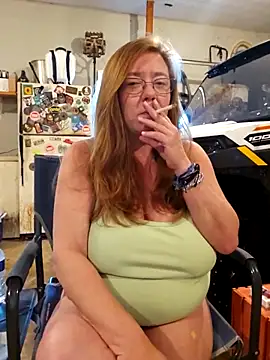 Snapshot of MsShelby40 chatting on 9, 10, 2025 MsShelby40 online show from 9, 10, 2025