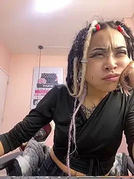 Snapshot of Violetta_Suky chatting on 20, 10, 2025 Violetta Suky online show from 20, 10, 2025