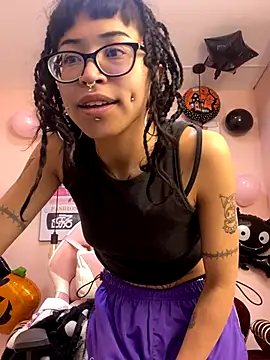 Snapshot of Violetta_Suky chatting on 25, 10, 2025 Violetta Suky online show from 25, 10, 2025