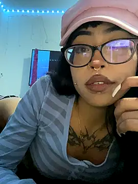 Snapshot of Violetta_Suky chatting on 29, 10, 2025 Violetta Suky online show from 29, 10, 2025