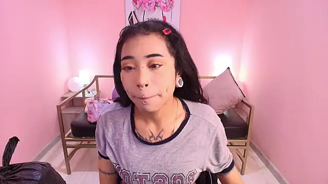 Snapshot of Violetta_Suky chatting on 2, 11, 2025 Violetta Suky online show from 2, 11, 2025